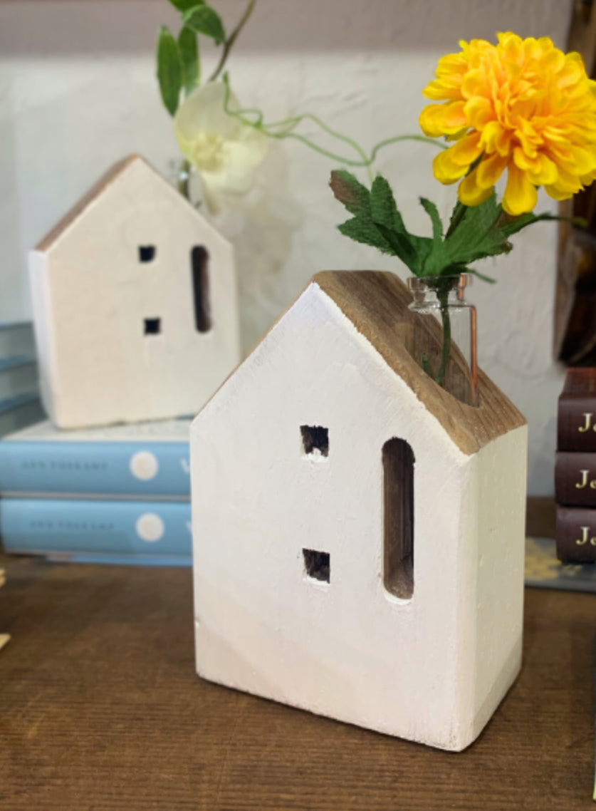 White House w/ Bud Vase